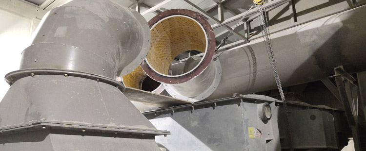 海南某混凝土有限公司機械設備安裝耐磨陶瓷施工現場報告